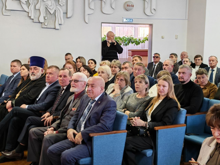 Станислав Зинченко рассказал, в какой степени город зависит от вышестоящих бюджетов, и сколько зарабатывает себе на жизнь сам