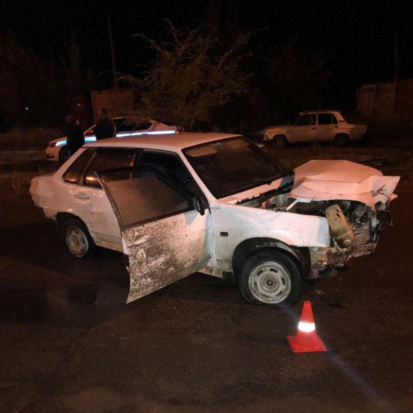 В Камышине в 5-м микрорайоне столкновение двух легковушек спровоцировал молодой пьяный водитель 