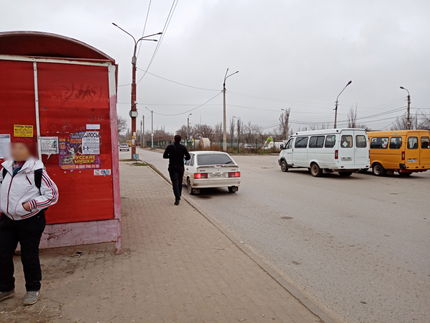 Припарковался у остановки - и пошел есть мороженое! - камышанка