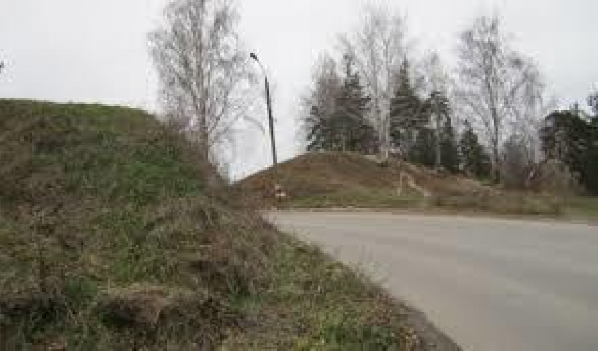 Сегодня на дороге Камышин - Ольховка - Иловля водитель принял смерть, врезавшись в земляной вал