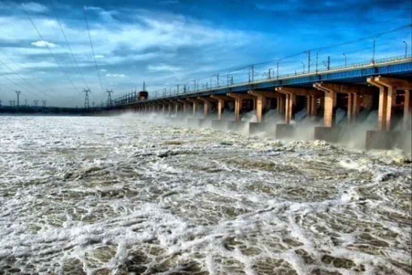 Волгоградское водохранилище переполнилось водой и «захлебывается» еще до таяния снегов