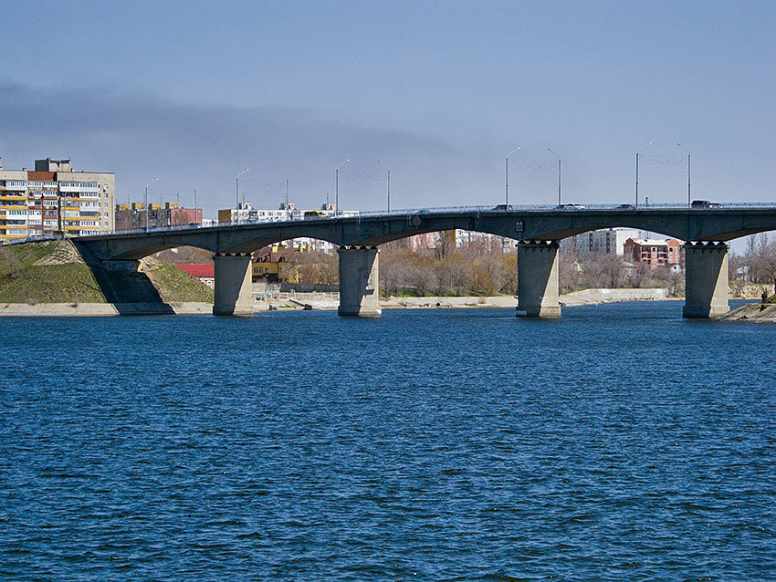 25 апреля вечером администрация Камышина ограничивает движение по Бородинскому мосту