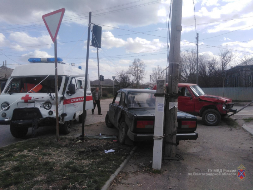 Кто спровоцировал тройное ДТП: водитель и фельдшер неотложки в больнице