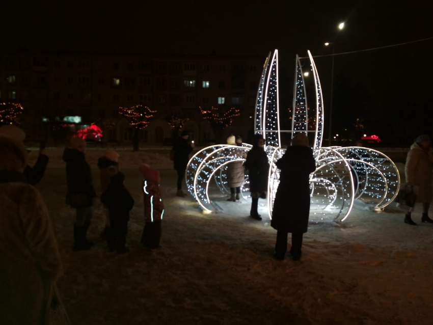 Камышане назвали светодиодный фонтан самым позитивным новогодним событием в городе - «на безрыбье"
