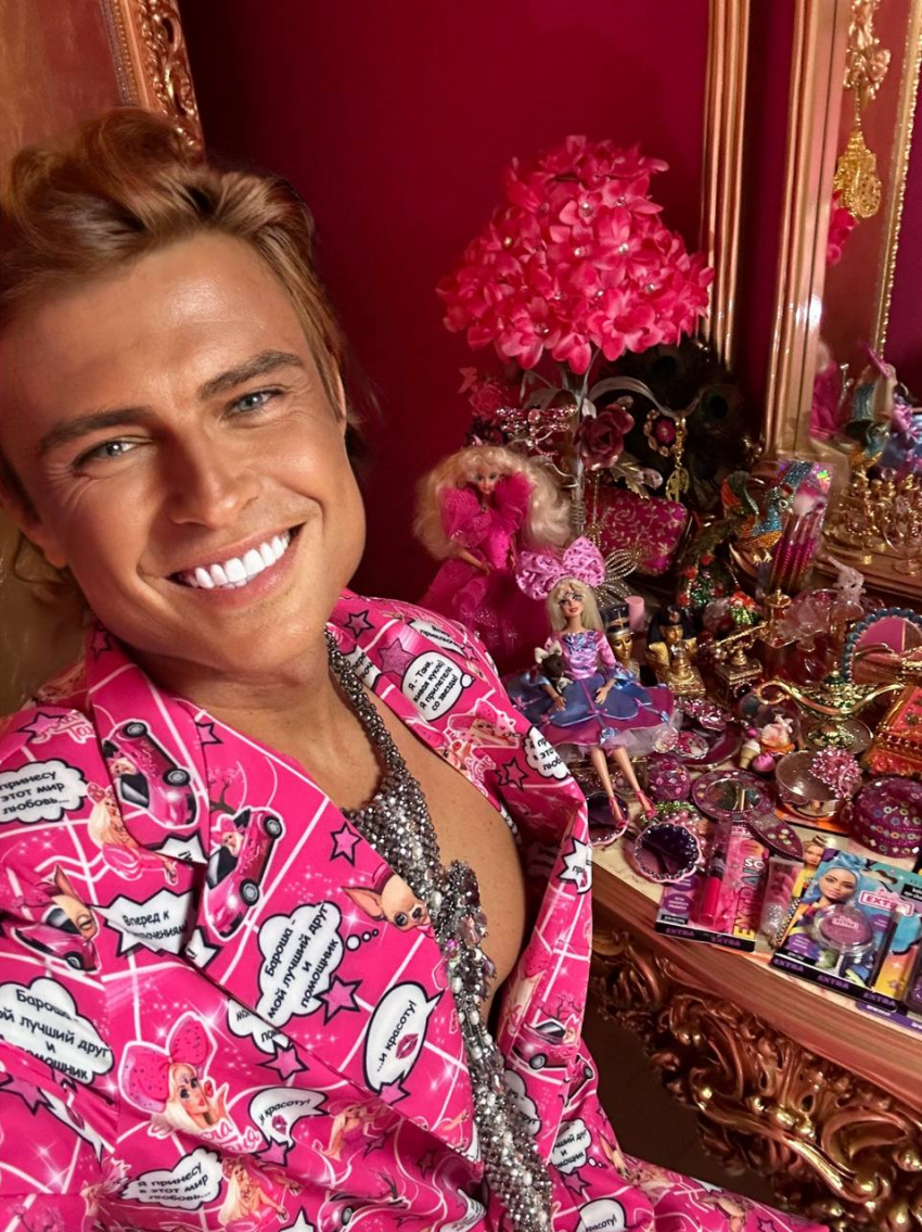 "Я создан для любви и удовольствия!": Прохор Шаляпин опубликовал свои фото в стиле фильма «Барби"