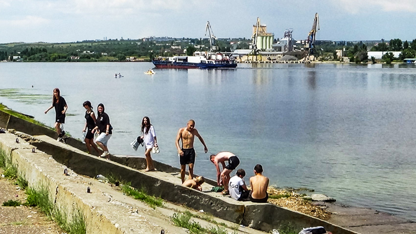 В Волгоградской области запустили беспилотники над водой - оперативно отслеживать утопающих