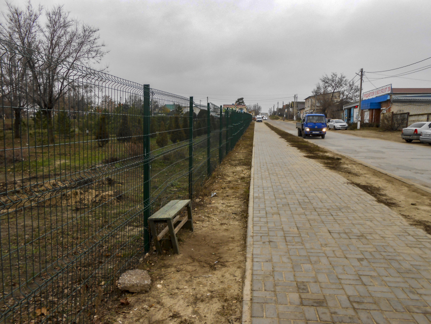 Спасибо доброй душе, которая лавочку соорудила на дальней остановке! - камышанка