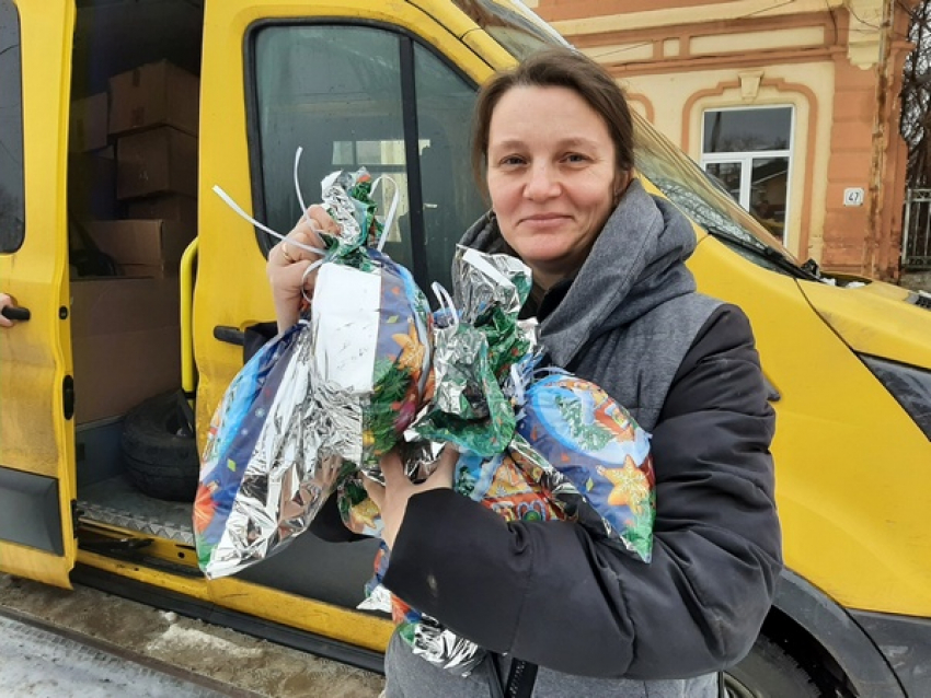 Для младших школьников Камышинского района «приехали» новогодние подарки 