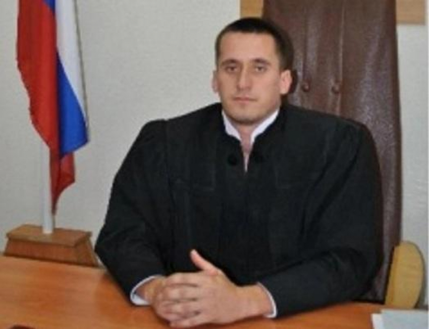 Суд продлил срок ареста камышанину, зверски зарезавшему федерального судью в Камышине