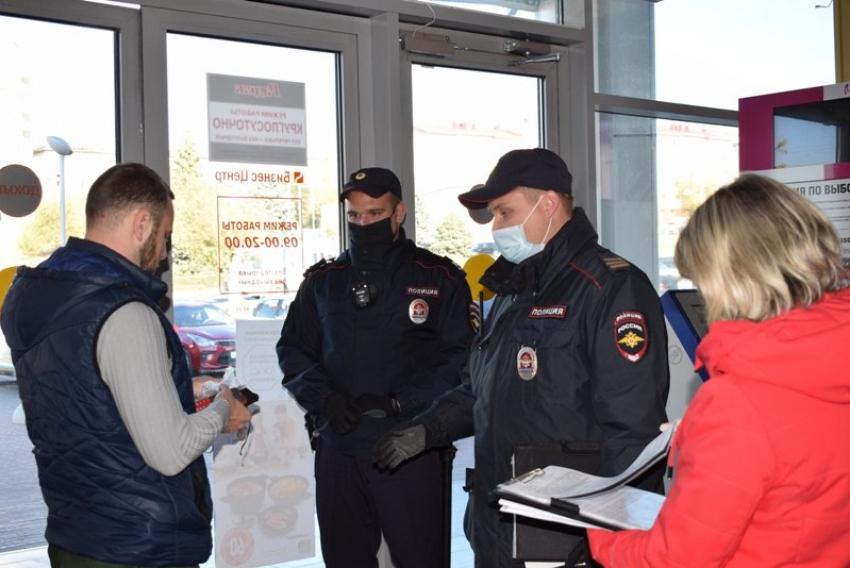 Административные патрули в Камышине стали задерживать меньше «безмасочников"