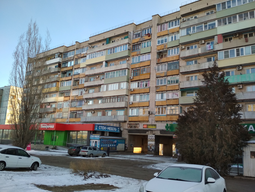 Энергетики решили на весь день отключить электричество в «кривом» доме в Камышине