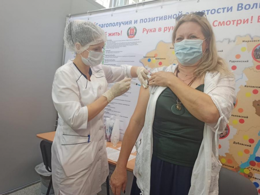«Осталось 30 тысяч доз?»: в Волгограде выстроились очереди на вакцинацию от COVID-19, - «Блокнот Волгограда"