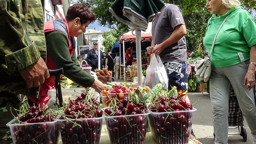 Почему камышинских дачников с рынка у «Победы» вытесняют торговцы- «гости города"? - камышанка