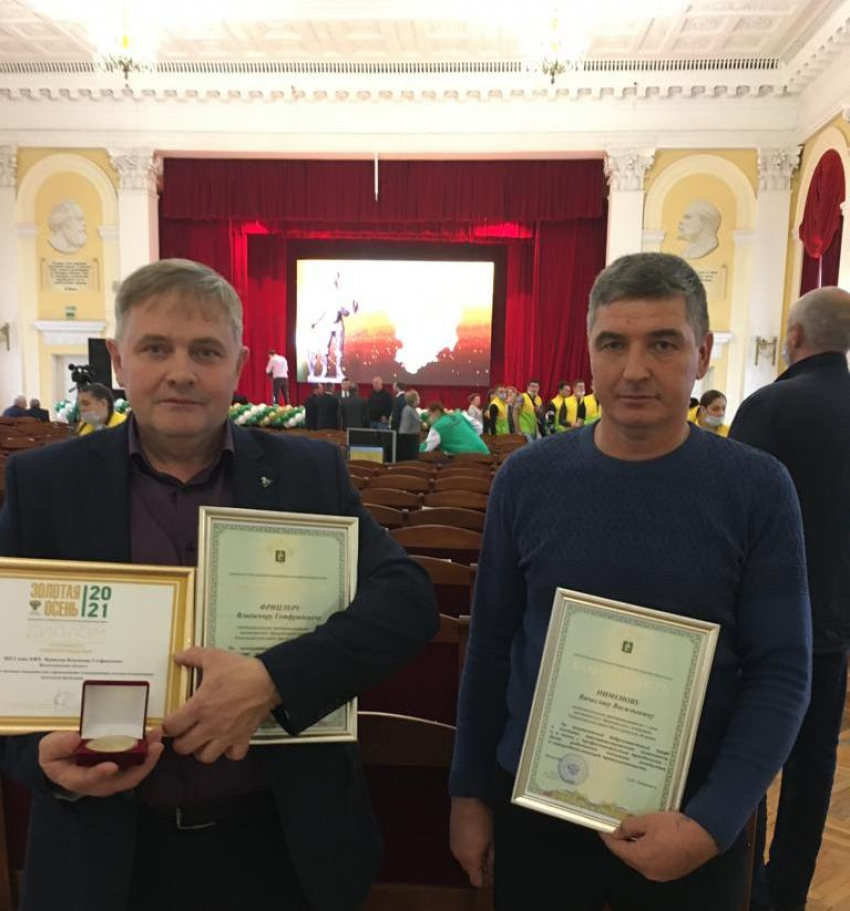 Золотые медали и «прописка» на Аллее трудовой славы: лучших камышинских аграриев чествовали в Волгограде