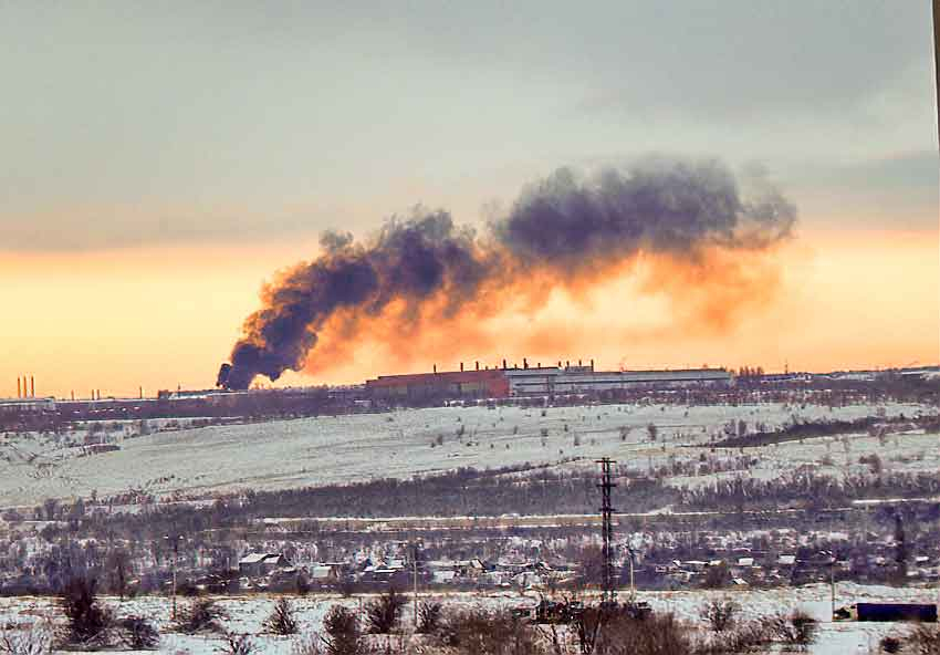 Испугавший камышан  столб дыма над промзоной экологи предположительно «списали» на горение свалки