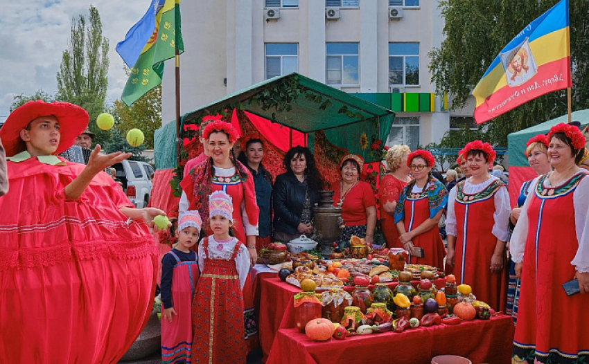 "Эстафету» гастрофестивалей в Волгоградской области у Камышинского Арбузного принял «Ахтубинский помидор"