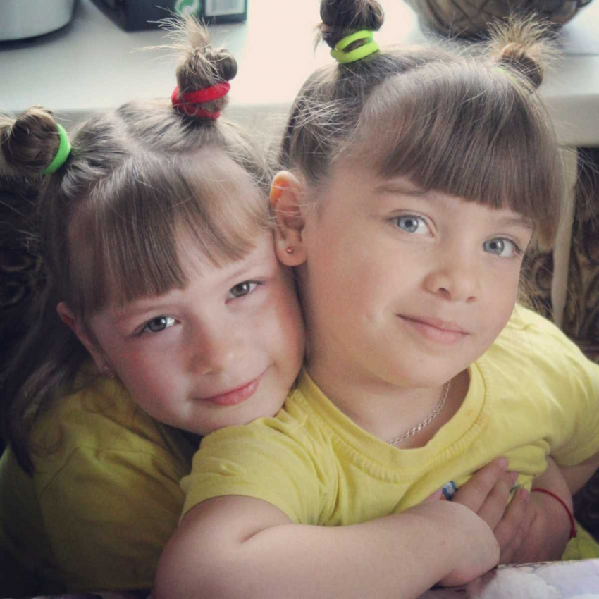 Прекрасные  двойняшки в конкурсе «Детки - конфетки»