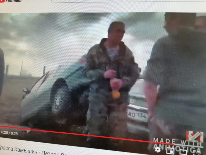 В соцсетях появилось видео аварии на дороге Камышин - Петров Вал, в котором одна легковушка взгромоздилась на другую (ВИДЕО)