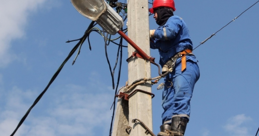 "Камышинские электросети» отключат энергию по нескольким адресам для ремонта и переноса опоры