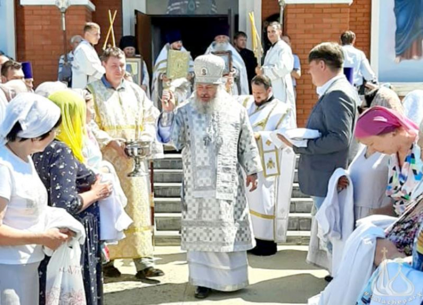 В день покровителя врачей освятили медицинские халаты в городе-спутнике, - «Блокнот Волжского"