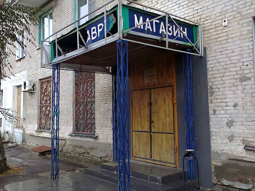 Разве магазины в городе могут выглядеть, как передвижные деревенские «кибитки"? - камышанка