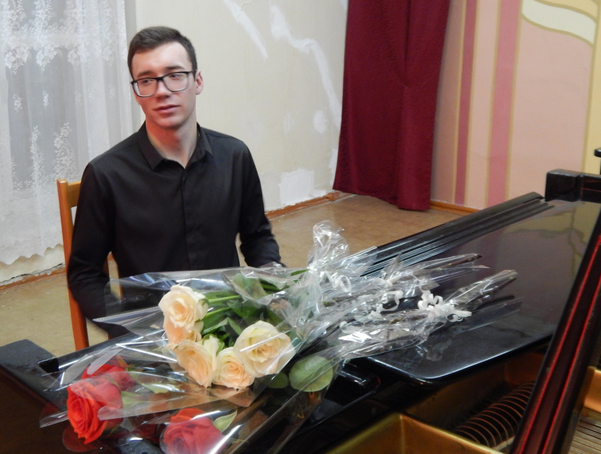 Потрясающий вечер подарил землякам камышанин, молодой пианист-виртуоз Андрей Ипгефер  