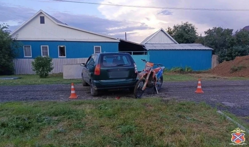 В Камышинском районе «скорая» увезла мотоциклиста, пострадавшего в ДТП в Петровом Вале