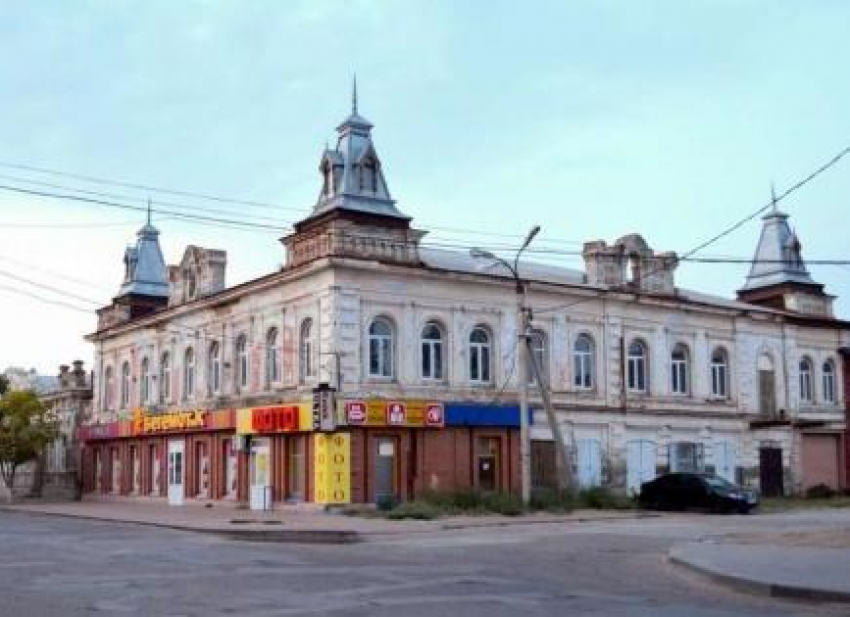 Администрация Камышина пробует продать «Владения Вагнера» на улице Комсомольской