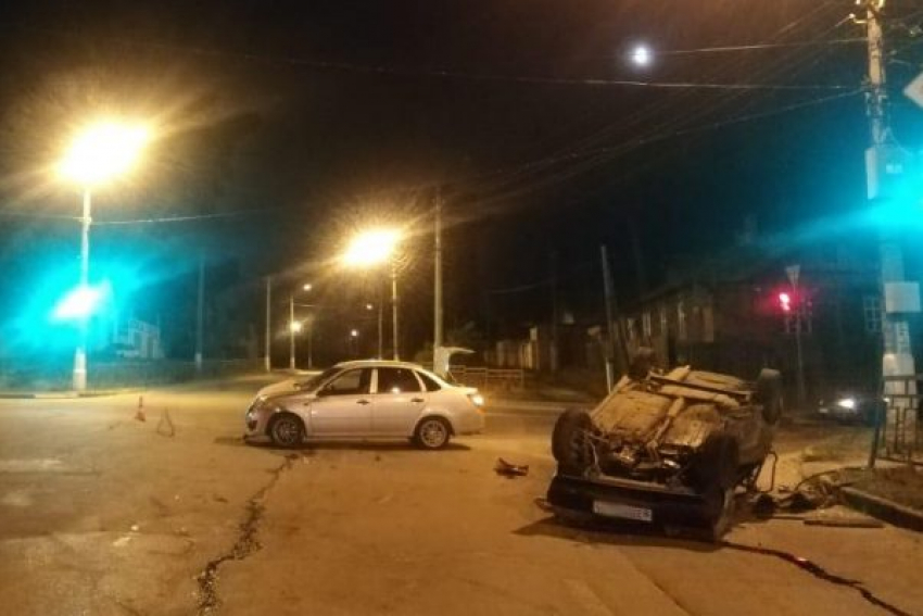 В Камышине 17-летний «гонщик» без прав совершил столкновение и опрокинулся на крышу, но остался цел и невредим