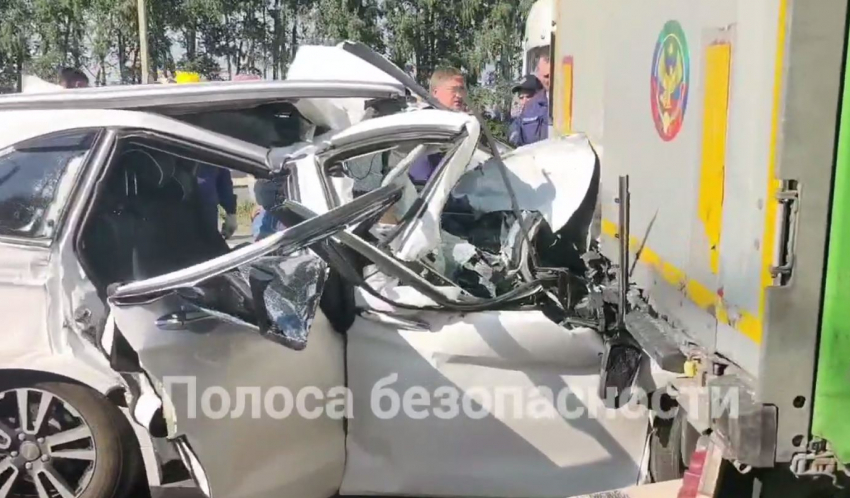 В жутком ДТП с тремя погибшими волгоградцами чудом выжила четырехлетняя девочка  