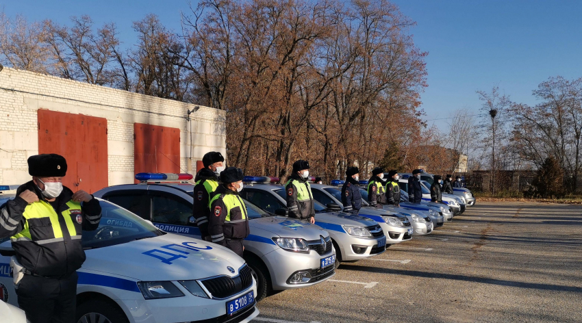 По какому случаю в ОГИБДД Камышина сегодня, 17 ноября, прошел строевой смотр