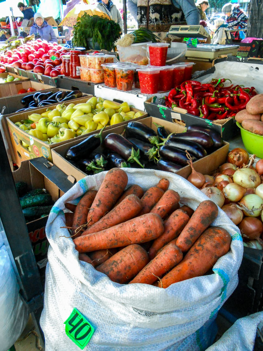 Почему в Камышине на рынке отказываются взвесить одну морковку? - камышанка