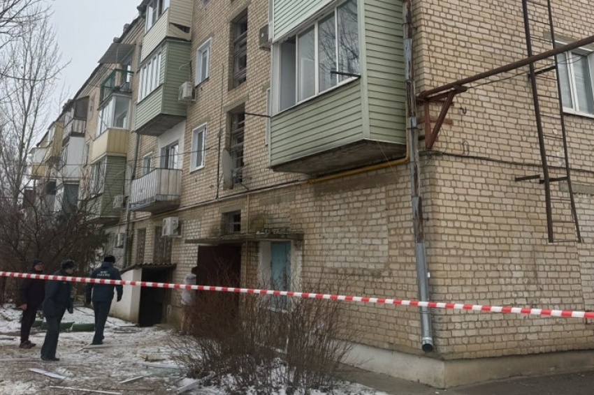 Частично обрушившийся дом в Петровом Вале Камышинского района взяла под охрану полиция