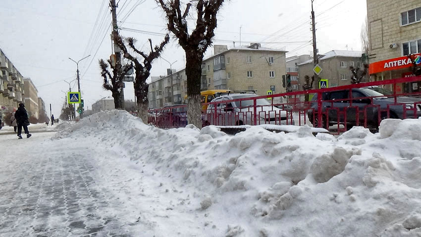 Камышане после метели предлагают начать вывозить снег с городских улиц, чиновники и депутаты изумленно «переглядываются"... (ВИДЕО)