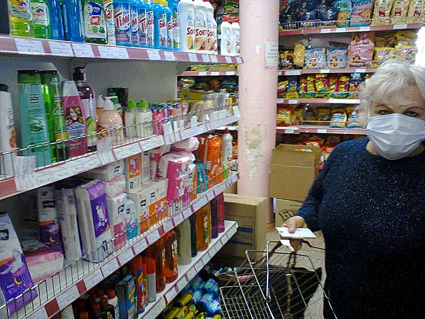 Перчатки, удаленка и самоизоляция для пожилых: в Волгоградской области ввели новые ограничения