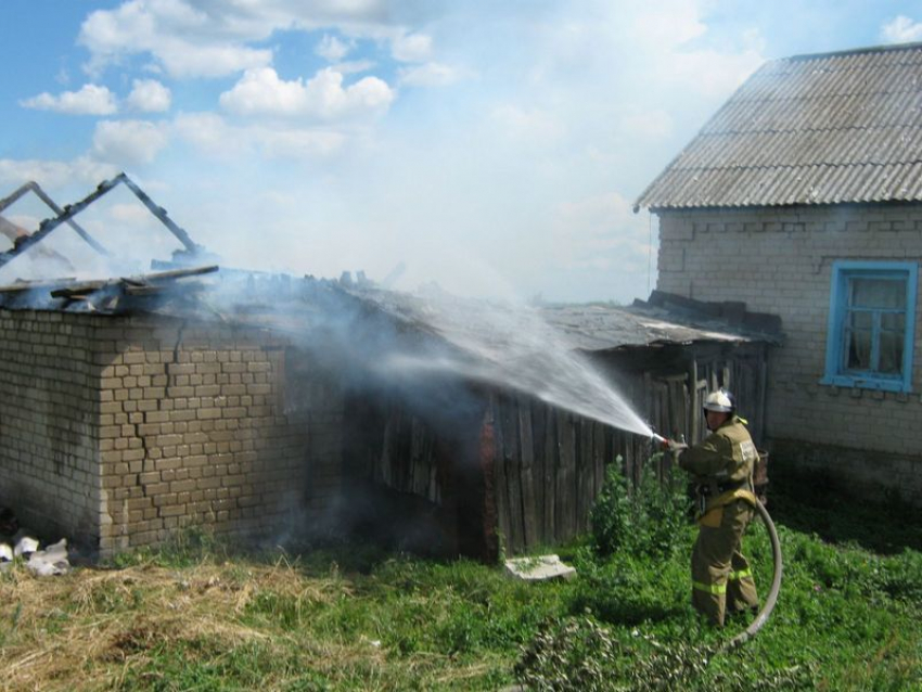 Из-за короткого замыкания в хуторе Дубовочка Камышинского района случился пожар