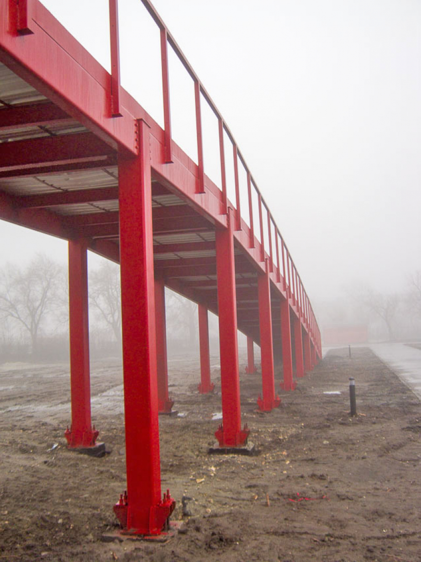 Господа начальство Камышина, обратите внимание: дети в тумане лезут на мост в парке Текстильщиков! - камышанка