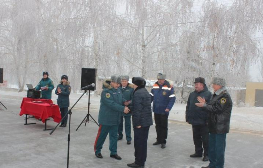 Станислав Зинченко получил медаль, а генерал на «воздушной подушке» лично выпроваживал со льда камышинских рыбаков