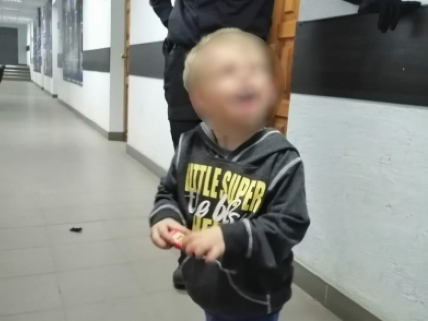 Полицейские разыскивают в Волгоградской области  мать, бросившую своего малолетнего ребенка