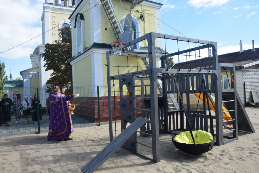 В Никольском кафедральном соборе Камышина работает детская площадка