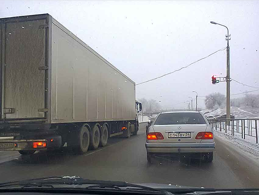 «Не таких «подарков» мы ждем от нового года»: в Волгоградской области обсуждают втихую выросшие цены на бензин