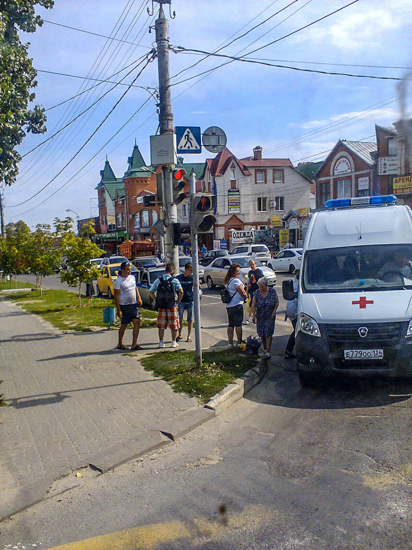 В Камышине в районе перекрестка Пролетарская - Базарова случилось ДТП