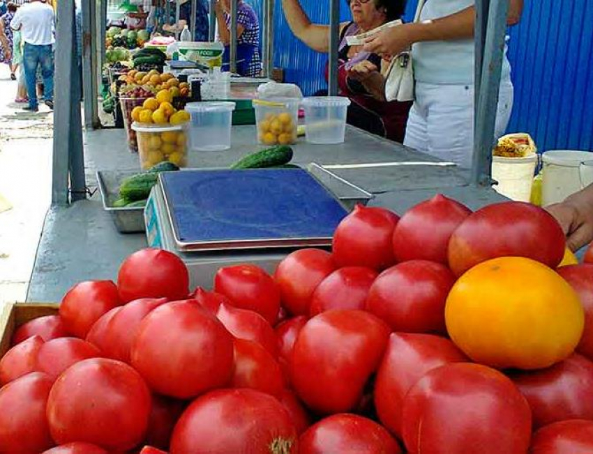 В Камышине помидоры продают все еще по 150 рублей, а огурцы вдвое дешевле