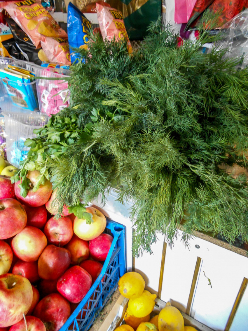 В Камышине укроп, петрушка и лук продаются, как деликатес, по 500 рублей за килограмм