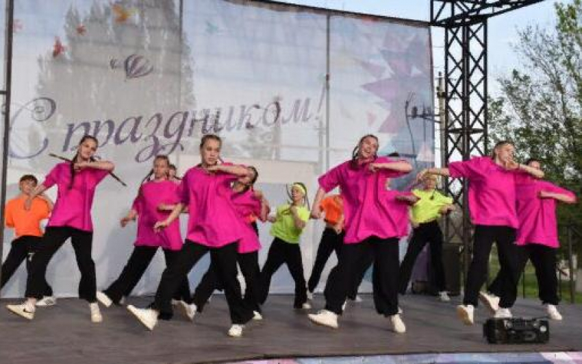 В Камышинском районе молодежь «зажигает» на фестивалях уличного танца
