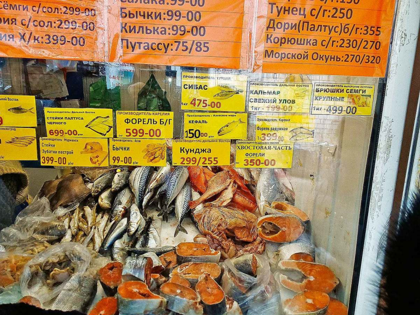 В Камышине пенсионеры стали покупать обычную рыбу не целиком, а кусками