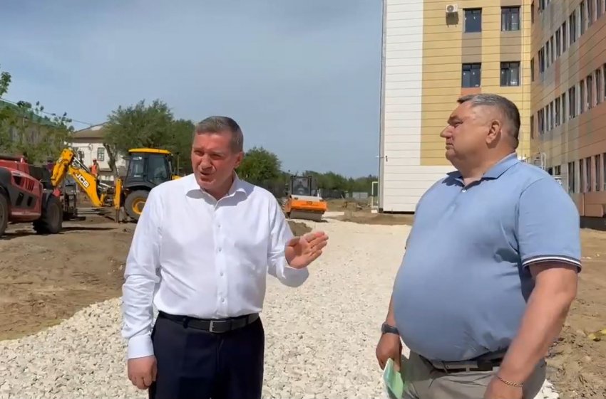 Бывший подрядчик на объекте новой поликлиники в Камышине уже отстранен от работ после расторжения миллиардного контракта 