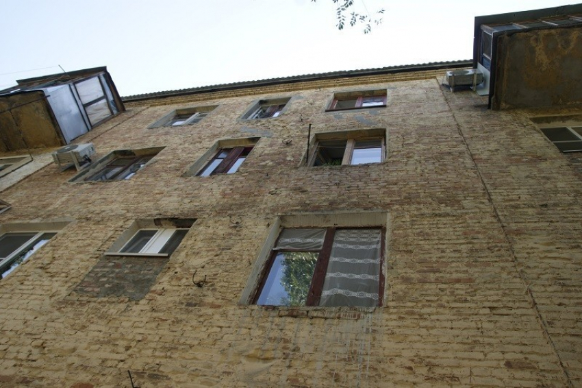 15-летняя школьница выпала из окна второго этажа во время скандала между родителями, - «Блокнот Волгограда"