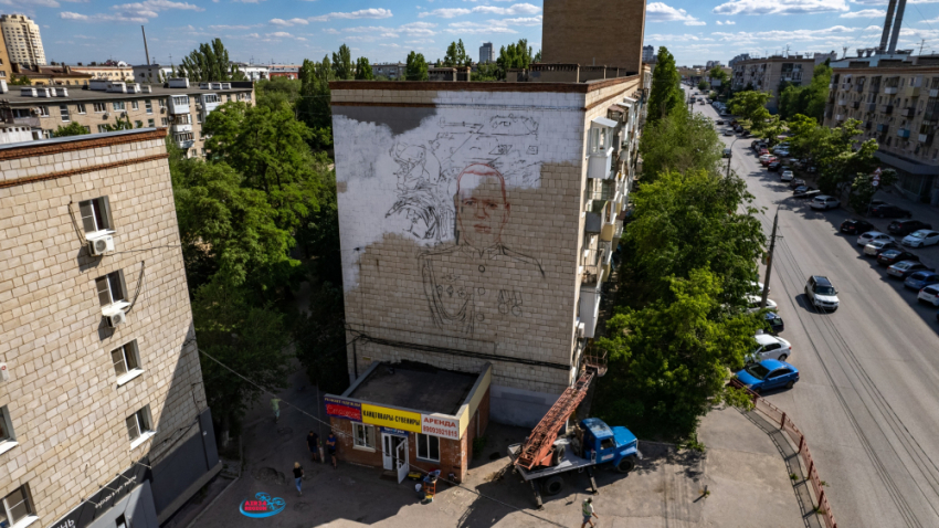 Портрет погибшего в ходе спецоперации Героя РФ Дениса Зорина появится на фасаде дома в Волгограде 