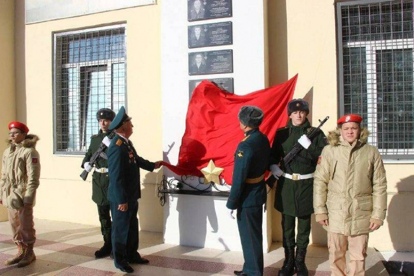 В Камышине в воинской части РХБЗ открыли мемориальные доски бойцам, погибшим в СВО